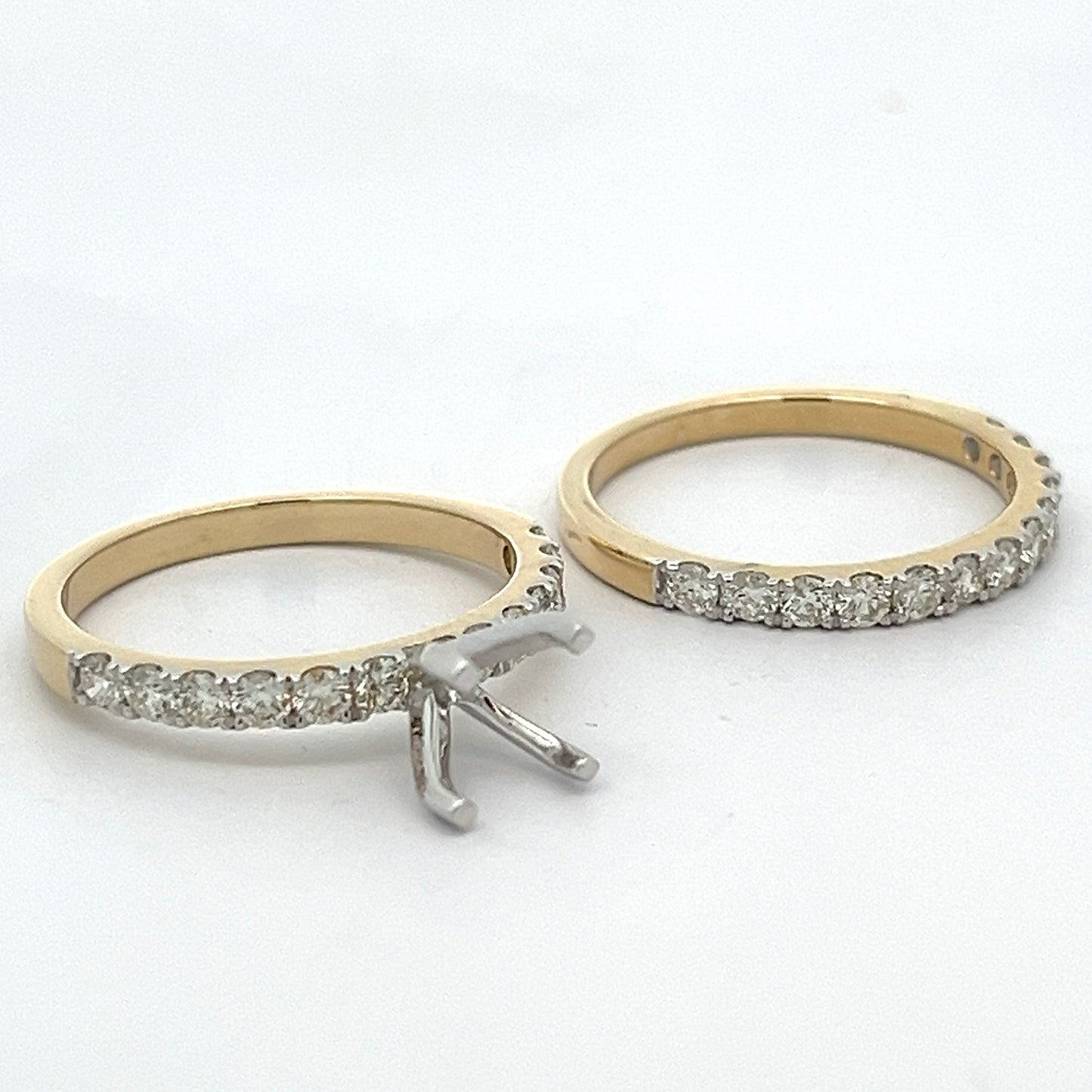 Round Diamond Wedding Set Mount in Yellow Gold