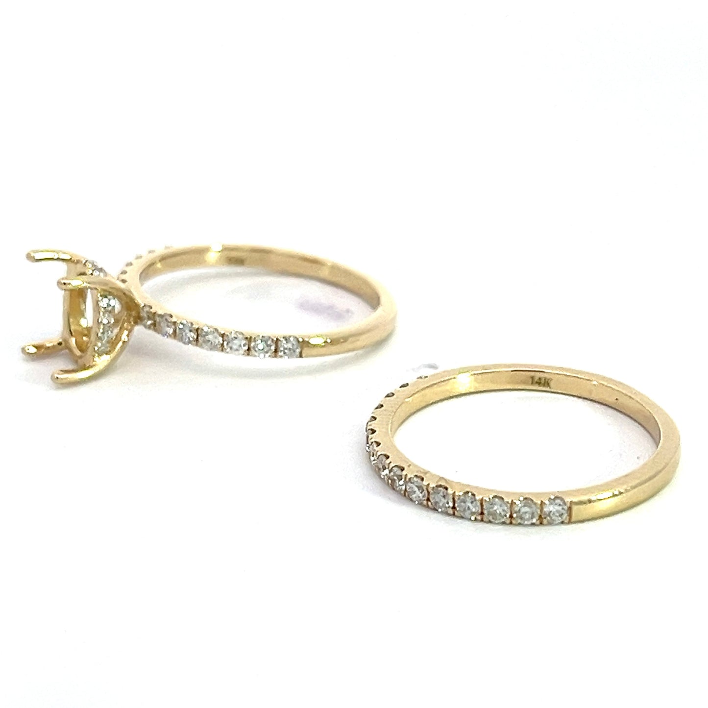 Oval Wedding Set Mounting in Yellow Gold