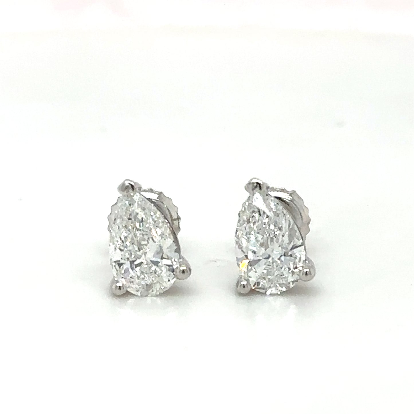 1.50 Ct Pear Shape Lab Grown White Gold Diamond